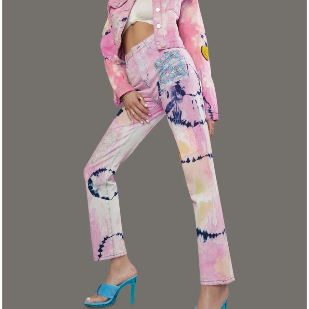 Poster Grl x DollsKill Twisted Rhythm Patched Tie Dye Jeans Sz Small NWOT - Picture 10 of 11